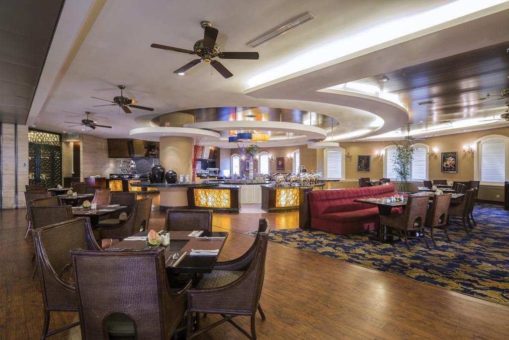 Howard Johnson Pearl Plaza Wuhan Eksteriør billede