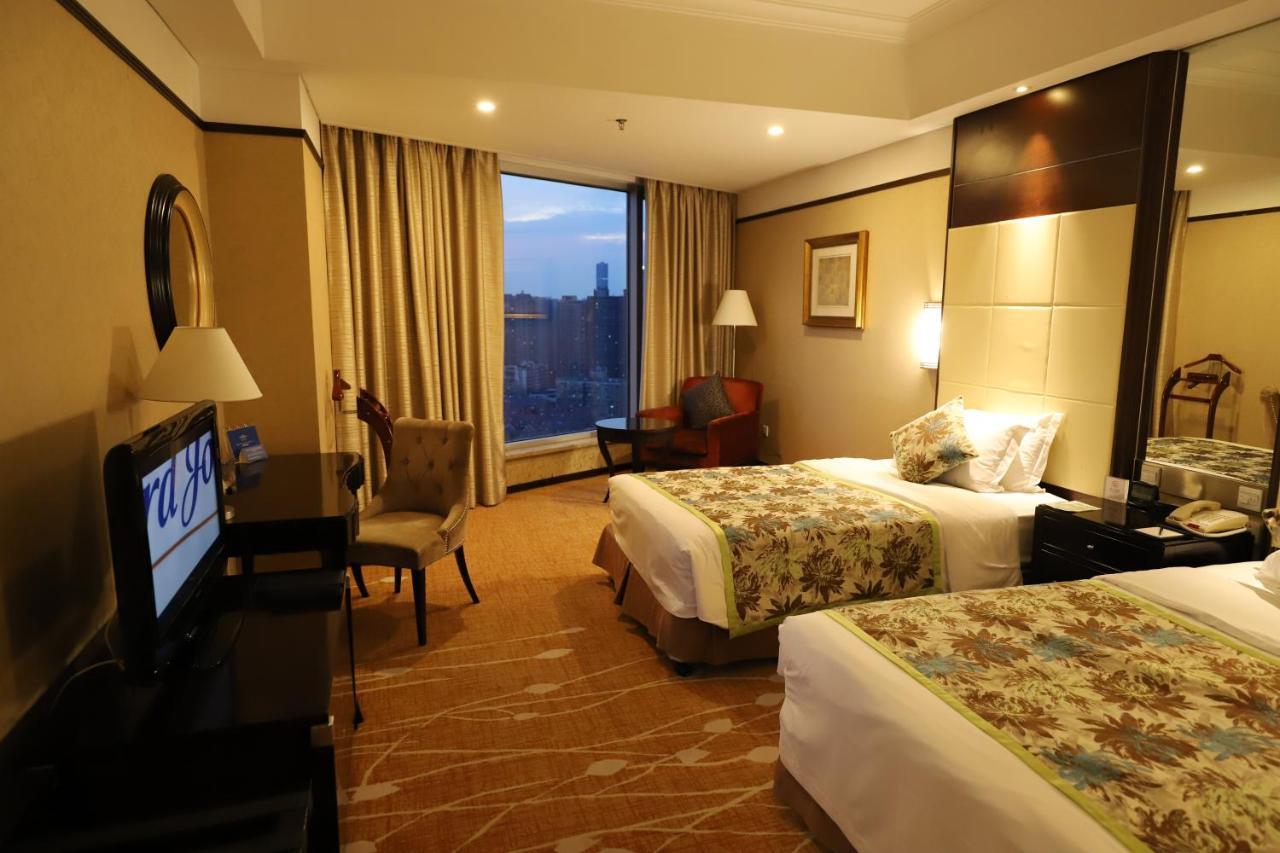 Howard Johnson Pearl Plaza Wuhan Eksteriør billede