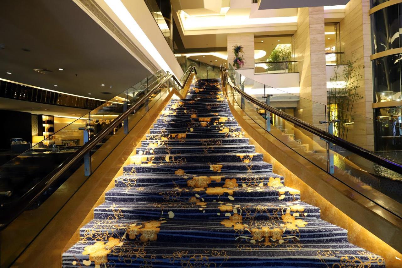 Howard Johnson Pearl Plaza Wuhan Eksteriør billede